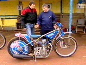 Mick Coombes shows Robert Taylor a modern bike